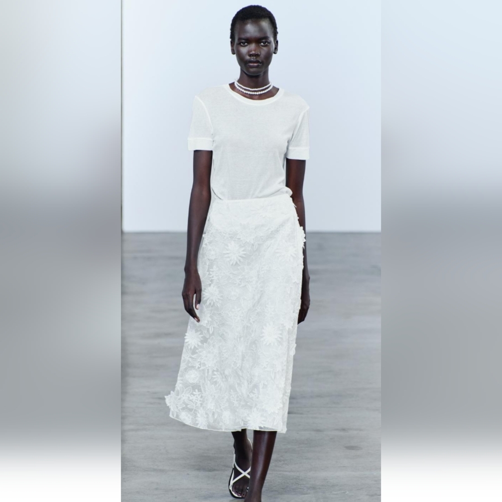 Embroidered MIDI Skirt ZW Collection